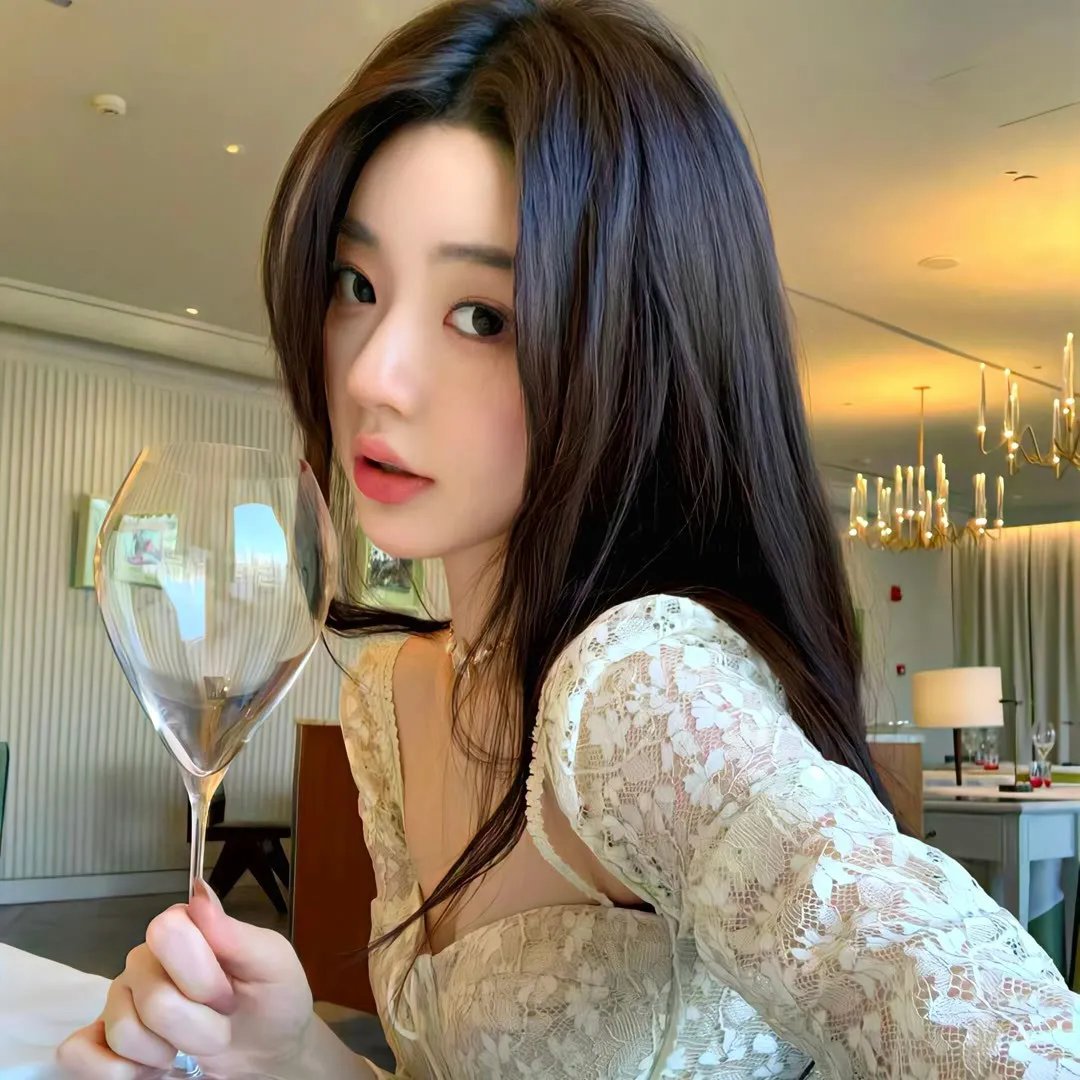 三白眼诅咒海报